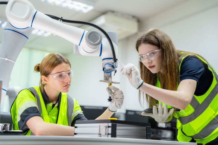 Automate UK and regulators partner on cobot workplace safety 