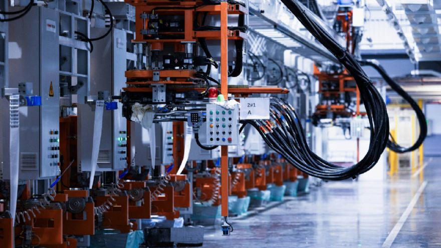 Supply chain barriers are holding back UK industry, survey finds