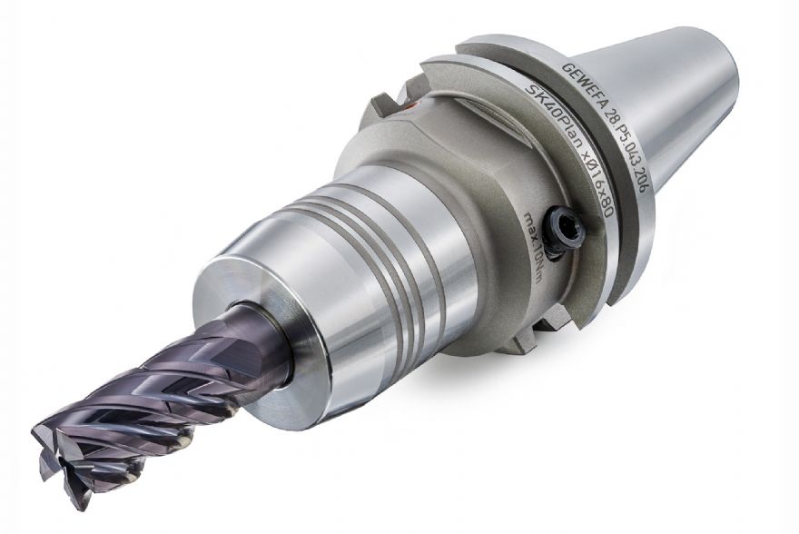 Hydraulic toolholding unlocks superior slotting performance