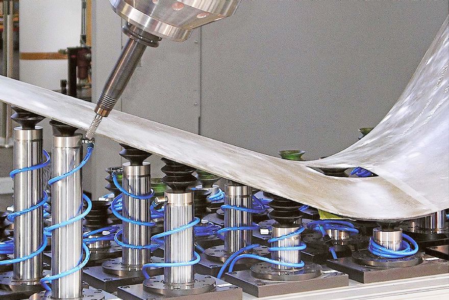 Vacuum clamping of free-form components at AMB 2026