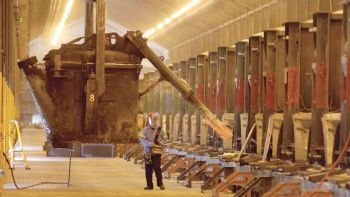 Alcoa to close three of its aluminium plants