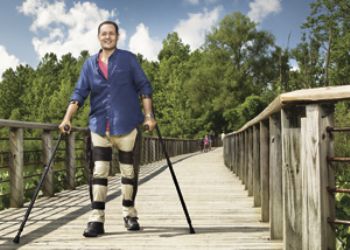 Robotic legs help disabled people to walk
