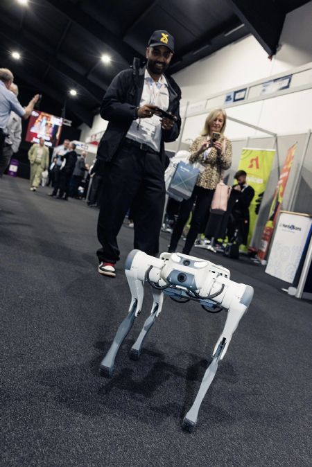 EMCON robot